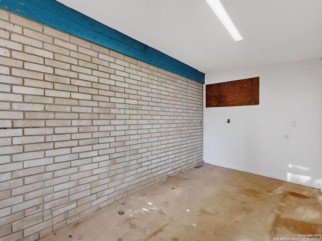 2870 Burning Rock, San Antonio, TX 78247