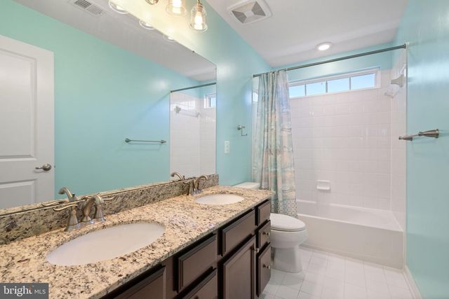 3175 FLEDGLING CIR, Woodbridge, VA 22193