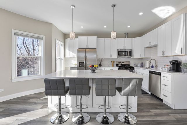 1111 Bonnie Brae Place 3W, River Forest, IL 60305