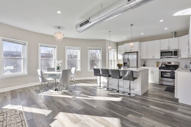 1111 Bonnie Brae Place 3W, River Forest, IL 60305