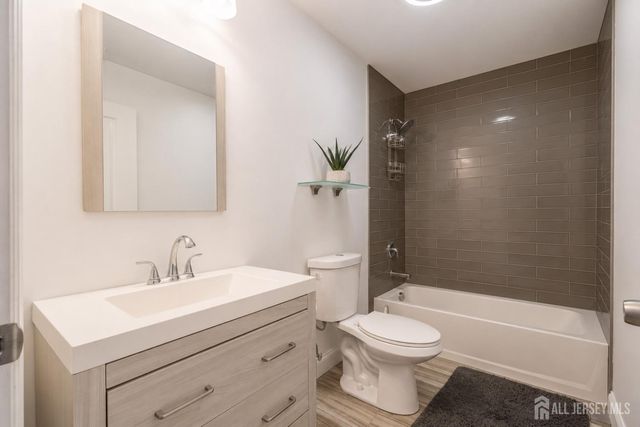 14 Luther Avenue, Hopelawn, NJ 08861