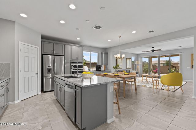8464 N VAN CLEEVE Lane, Tucson, AZ 85743