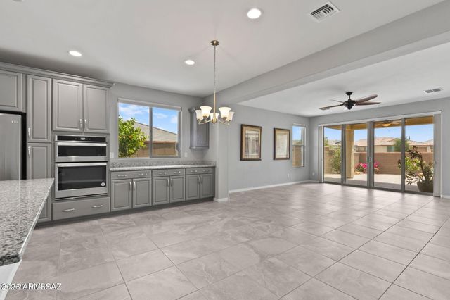 8464 N VAN CLEEVE Lane, Tucson, AZ 85743