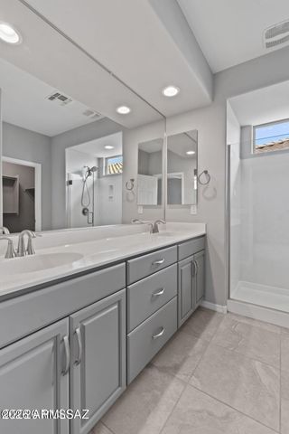 8464 N VAN CLEEVE Lane, Tucson, AZ 85743