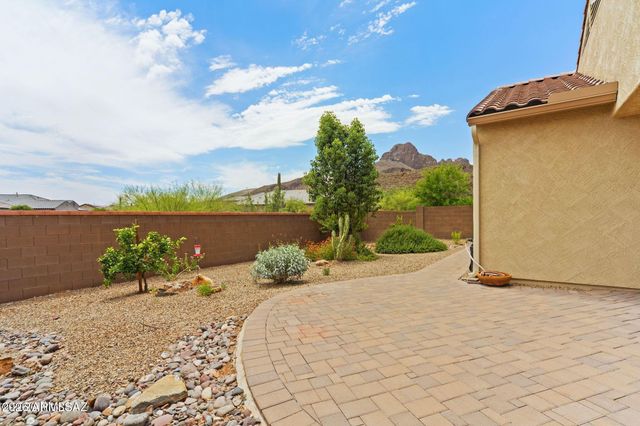 8464 N VAN CLEEVE Lane, Tucson, AZ 85743