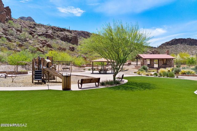 8464 N VAN CLEEVE Lane, Tucson, AZ 85743