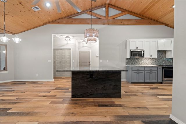 12029 S Edmondson Road, Gentry, AR 72734