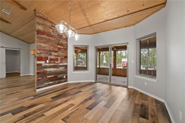 12029 S Edmondson Road, Gentry, AR 72734