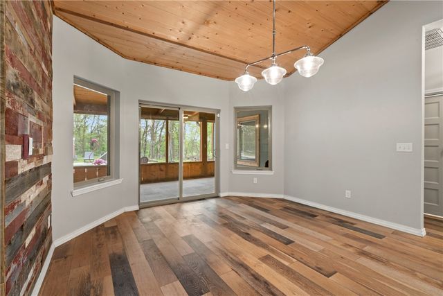 12029 S Edmondson Road, Gentry, AR 72734