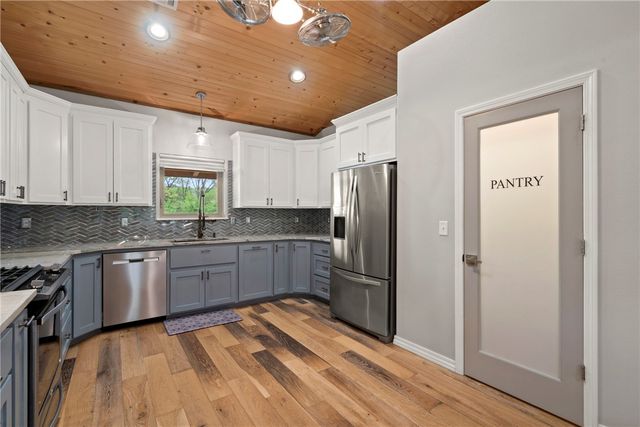 12029 S Edmondson Road, Gentry, AR 72734