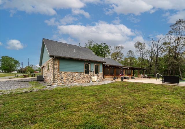 12029 S Edmondson Road, Gentry, AR 72734