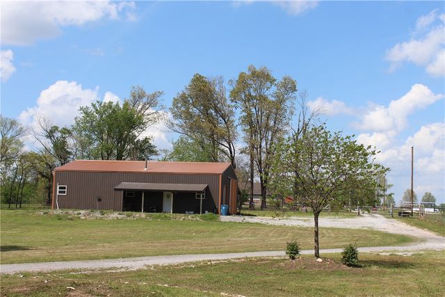 12029 S Edmondson Road, Gentry, AR 72734
