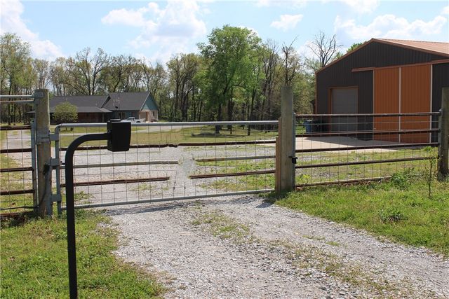 12029 S Edmondson Road, Gentry, AR 72734