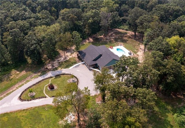 12029 S Edmondson Road, Gentry, AR 72734