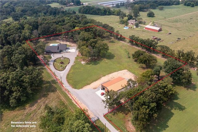 12029 S Edmondson Road, Gentry, AR 72734