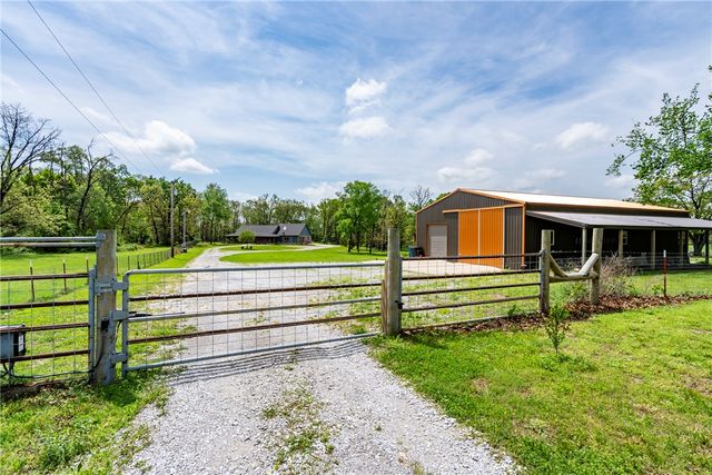 12029 S Edmondson Road, Gentry, AR 72734