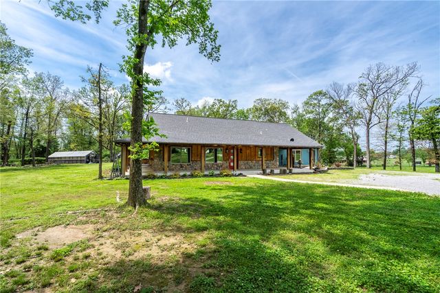 12029 S Edmondson Road, Gentry, AR 72734