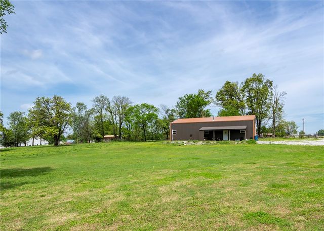 12029 S Edmondson Road, Gentry, AR 72734