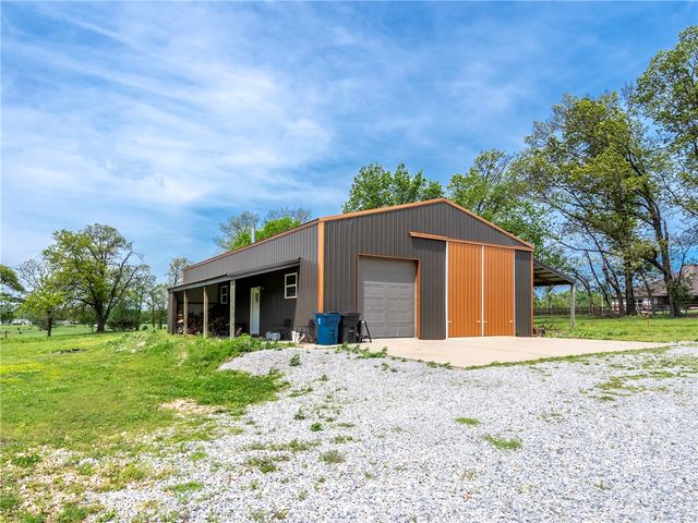 12029 S Edmondson Road, Gentry, AR 72734