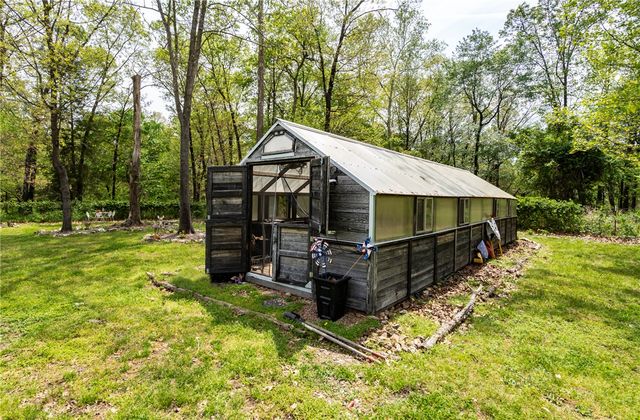 12029 S Edmondson Road, Gentry, AR 72734