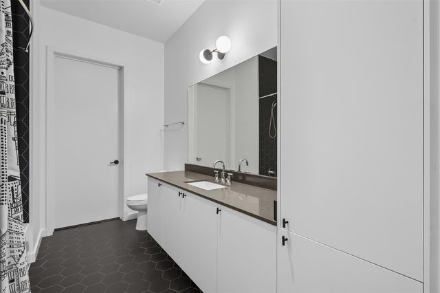 800 Embassy DR 320, Austin, TX 78702