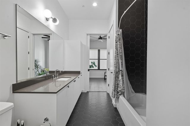 800 Embassy DR 320, Austin, TX 78702