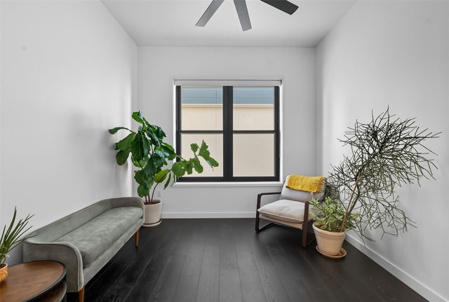 800 Embassy DR 320, Austin, TX 78702