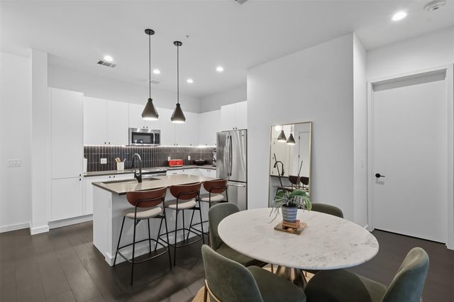 800 Embassy DR 320, Austin, TX 78702