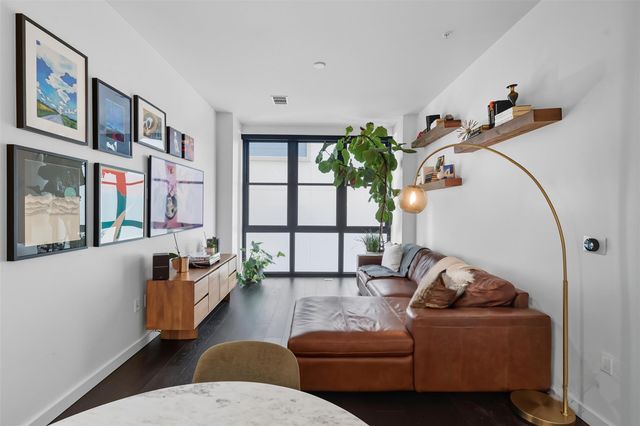 800 Embassy DR 320, Austin, TX 78702