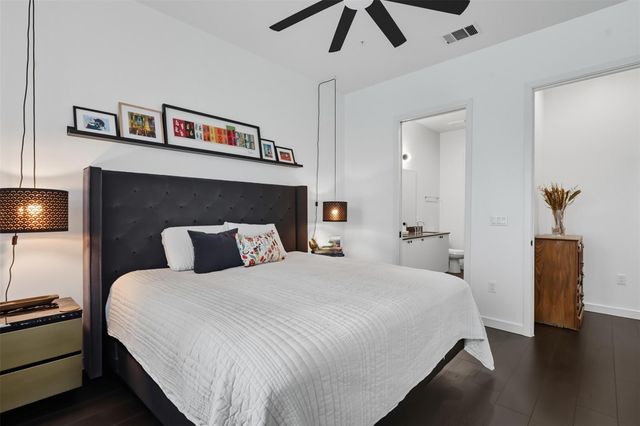 800 Embassy DR 320, Austin, TX 78702