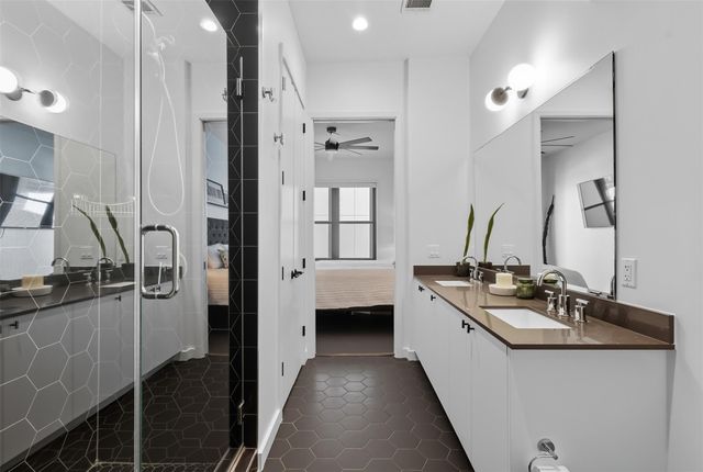 800 Embassy DR 320, Austin, TX 78702