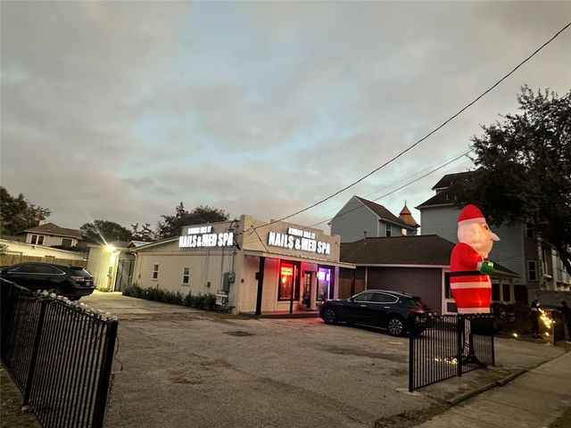 3020 Houston Avenue, Houston, TX 77009