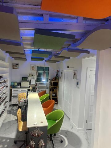 3020 Houston Avenue, Houston, TX 77009