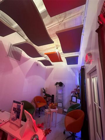 3020 Houston Avenue, Houston, TX 77009