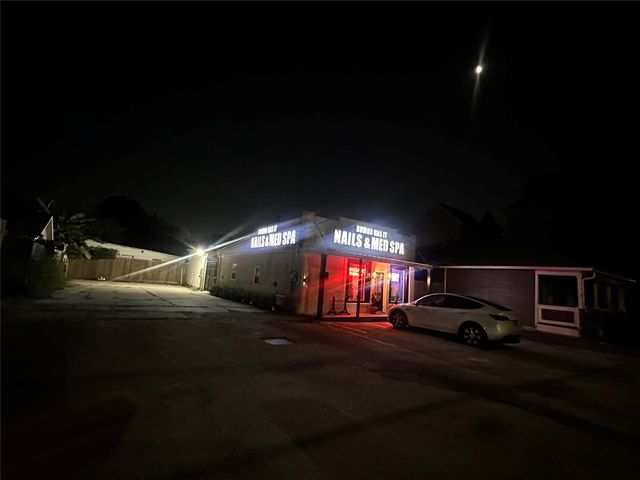 3020 Houston Avenue, Houston, TX 77009