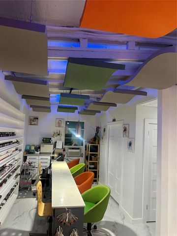 3020 Houston Avenue, Houston, TX 77009