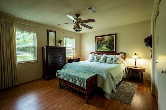 212 Golfview Drive, Hilltop Lakes, TX 77871