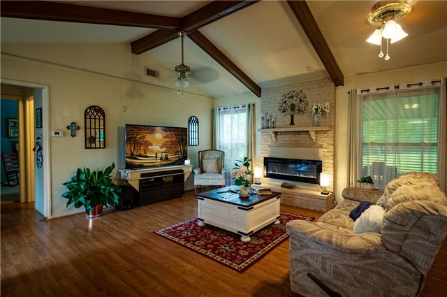 212 Golfview Drive, Hilltop Lakes, TX 77871