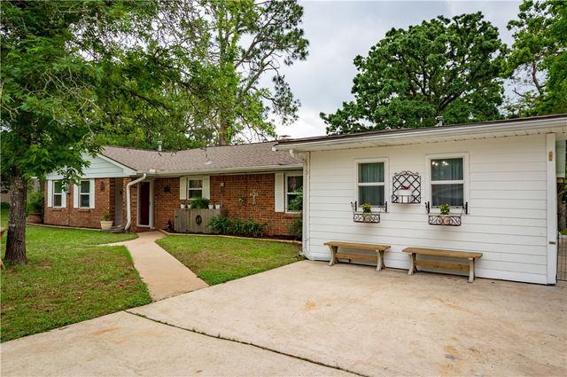 212 Golfview Drive, Hilltop Lakes, TX 77871