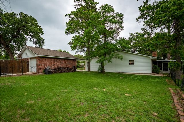 212 Golfview Drive, Hilltop Lakes, TX 77871