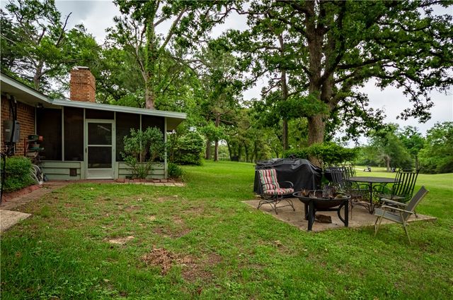 212 Golfview Drive, Hilltop Lakes, TX 77871
