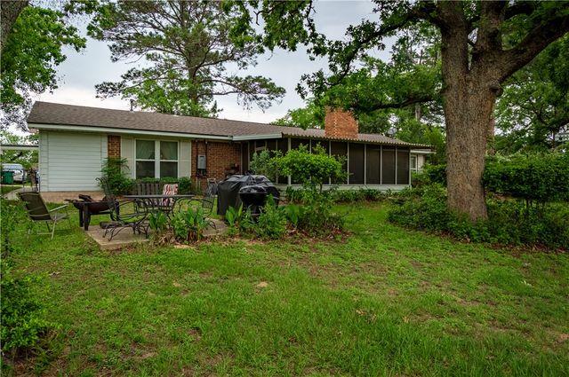 212 Golfview Drive, Hilltop Lakes, TX 77871