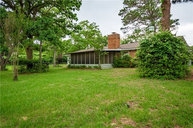 212 Golfview Drive, Hilltop Lakes, TX 77871