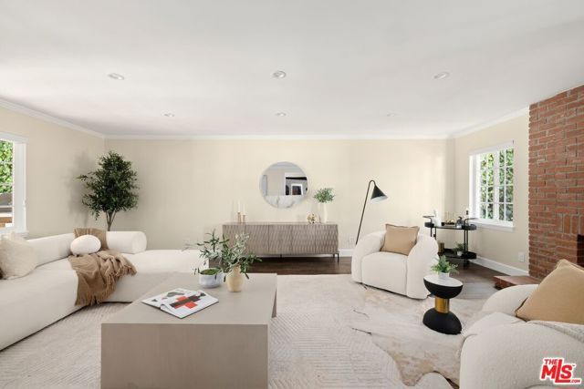 22910 Collins Street, Woodland Hills (los Angeles), CA 91367