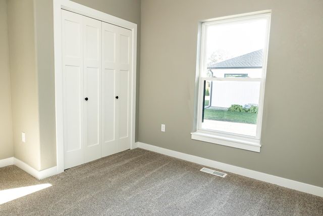 701 Hickory St, Janesville, IA 50647