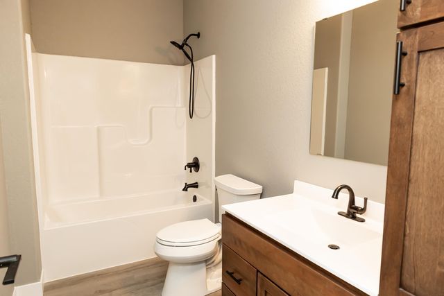 701 Hickory St, Janesville, IA 50647