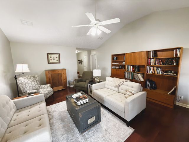 1606 Saint Andrews Dr, Murfreesboro, TN 37128