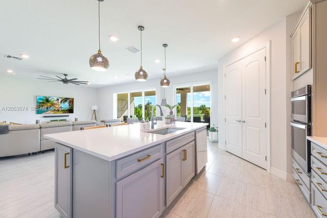 10305 SW Captiva Dr, Port St. Lucie, FL 34987