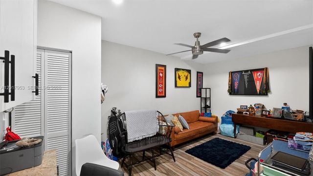 2940 NW 99th Pl, Doral, FL 33172
