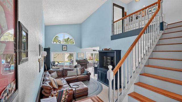 2940 NW 99th Pl, Doral, FL 33172